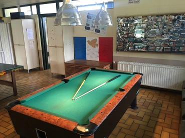 Billardtisch im Jugendhaus Pool