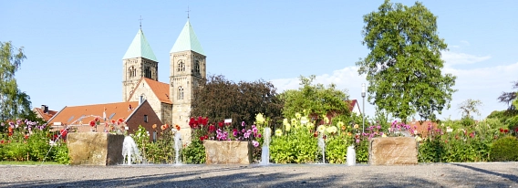 Springbrunnen im Dahliengarten Dahliegarten mit Springbrunnen © Jürgen Göckemeyer